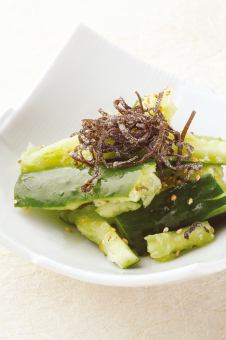 Salted kelp and pounded cucumber