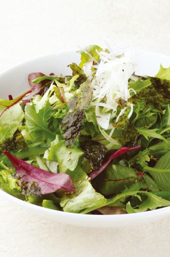 Korean seaweed green salad