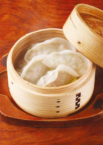 [Handmade] Kurobuta handmade steamed dumplings (4 pieces)