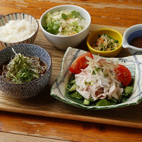 小さな冷しゃぶと 選べるミニそば または うどん
