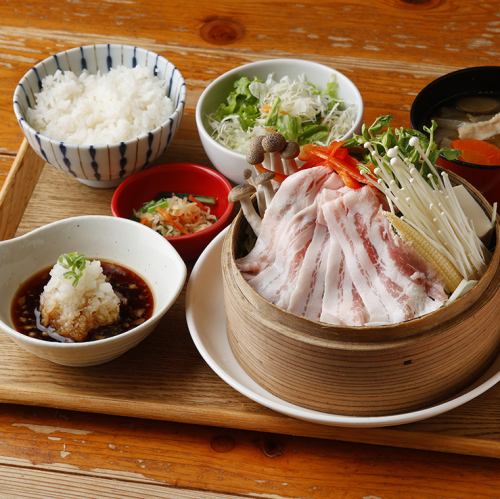 六白黒豚と季節野菜の蒸ししゃぶ定食
