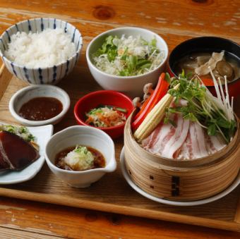 Charcoal grilled bonito tataki and small steamed shabu-shabu set meal