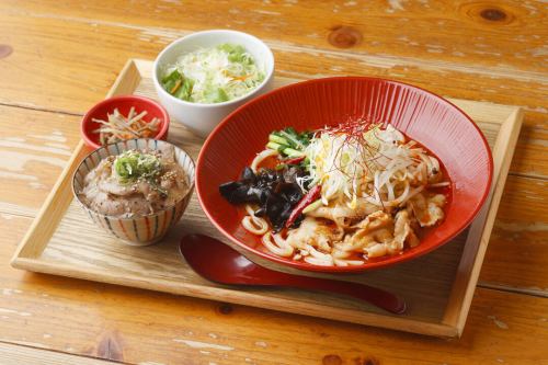 麻辣湯うどん & 選べるミニ丼