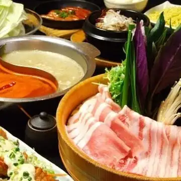 希少価値の高い六白黒豚を使ったこだわりの料理が揃っています♪