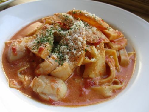 Bamboo shoots and scallops in tomato cream sauce
