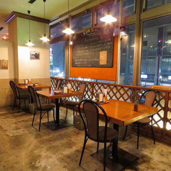 大切な人との記念日デートや、大人女子の語らいの場に。都会の喧騒を忘れる落ち着いたプライベート空間で、非日常のひとときをお約束します。旬の食材を贅沢に使った本格ディナーと、厳選ワインのマリアージュ。日頃の疲れを癒やすご褒美タイムを、大切な方とごゆっくりご堪能ください。ご予約をお待ちしております。