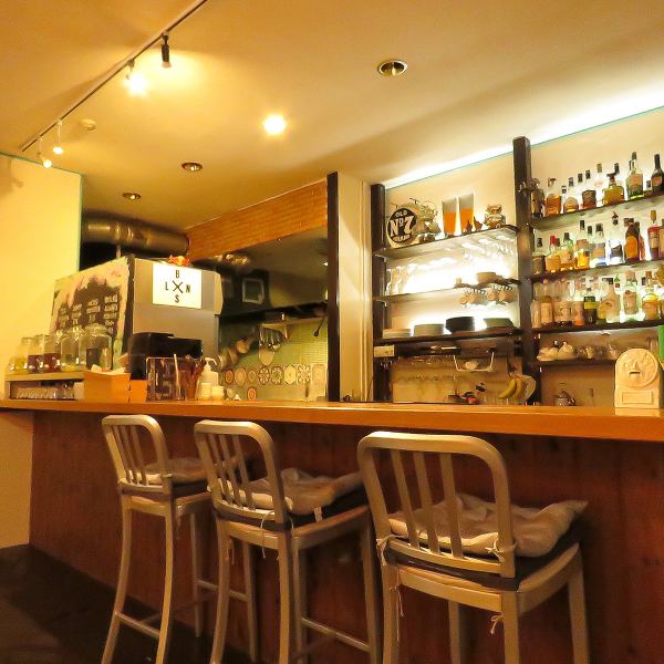 ≪Special seats perfect for bar use≫ 3 seats at the counter ◆ Of course, solo travelers are also welcome ◎ We are open from 11:00 to 14:30 and 18:00 to 23:00, so you can use it for lunch as well as dinner It's perfect for a bar or bar ☆ Spend a wonderful time tonight getting drunk at BISHULAN at the counter seats, which are also recommended for couples ♪