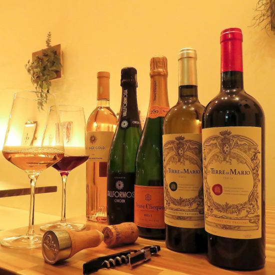 Enjoy carefully selected specialties and wine in a warm and calm space♪