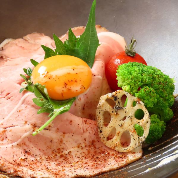 【ランチでもディナーでも堪能できるBISHULANの名物に心ゆくまで舌鼓を】ローストポーク炙り1100円(税込)