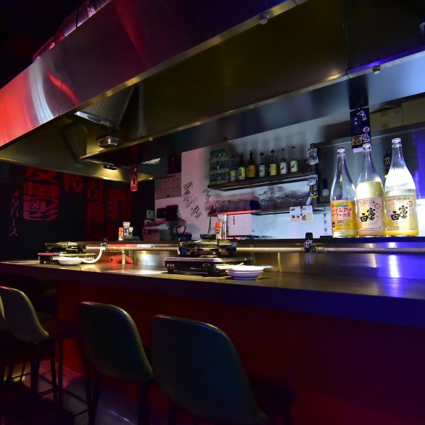 ≪ラム肉本来の旨味を堪能◎≫カウンター8席◆カウンター席がメインの当店は、アットホームな雰囲気で初めての方でもゆったりとお過ごしいただけます！おすすめの食べ方もお伝えさせていただけますので、ライブ感をお楽しみください♪おひとり様でのご利用や、デートや少人数でのご利用にもぴったりです◎