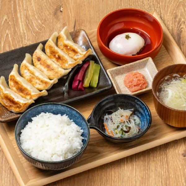 【仅限午餐!米饭免费续加!】保证让你停不下来!午餐就来尝尝丹丹丹的终极煎饺套餐吧!