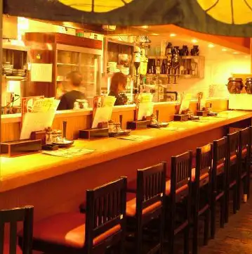 【全席喫煙可能】「どうぞ!」の掛け声で活気あふれる店内。カウンターでお一人様利用も多いのでお気軽にご利用いただけます★