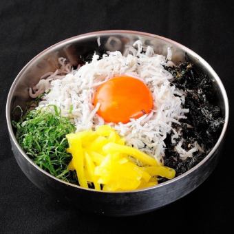 Boiled whitebait rice bowl