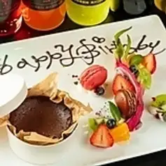 A creative cuisine restaurant with plenty of visually stunning desserts perfect for Instagram, and offering both private rooms and large communal dining areas.