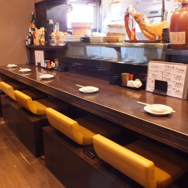 The inside of the store is the adult's Japanese space full of warmth of trees.Besides Zashiki, we also have counter seat with realistic feeling, so please feel free to come by alone.We offer local fish directly delivered to the production area, delicious snacks and rich prejudice drinks.