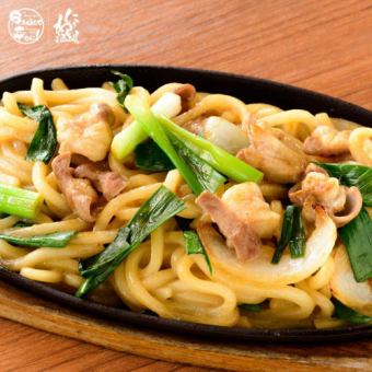 Stir-fried udon noodles with offal and Kujo green onions