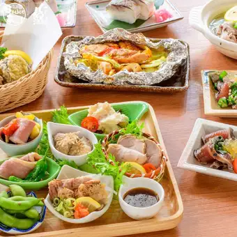 こだわり肉尽くしコース(個別盛り対応)+90分飲み放題付