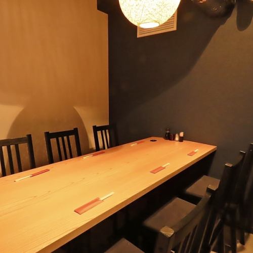 This is a semi-private room that can accommodate 2 to 4 people.This is a popular seat, so please make your reservation early.