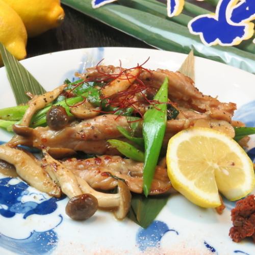 <No. 6 Most Popular> Salted and Grilled Chicken Neck Meat and Kujo Spring Onion with Lemon Butter