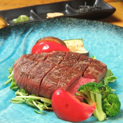 Seasonal ingredients are carefully cooked on a teppanyaki grill!