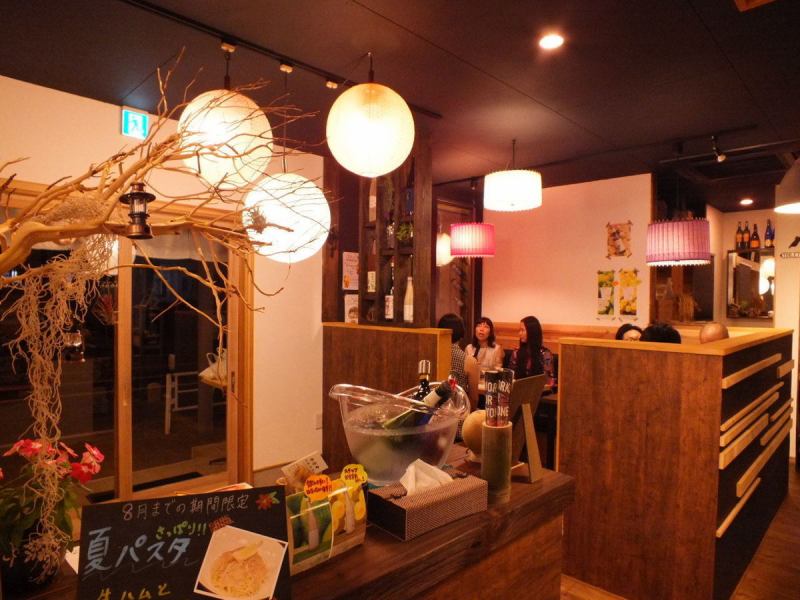 The Japanese restaurant features a stylish Japanese atmosphere ♪ You can enjoy wine and various dishes in a relaxing Japanese-style private room! There are various private rooms in the shop, and it is a space for only important people. You can enjoy it ♪ You can charter it, so it's ideal for company banquets etc. Enjoy it with friends, family, colleagues, important people you care about ♪