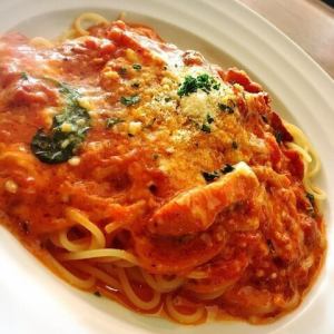 モッツァレラと色々チーズのトマトソース