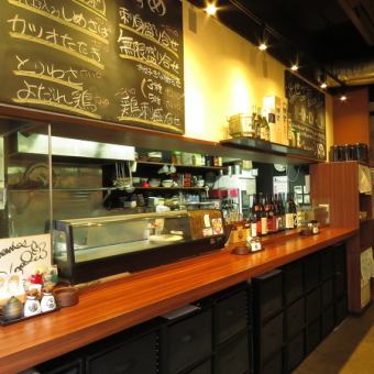 Popular 〇 Equipped with counter seats ♪ You can enjoy conversation with the shop owner & staff.Please get drunk! * Chairs available