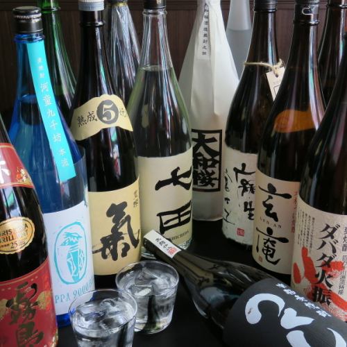 Famous sake carefully selected by the owner!