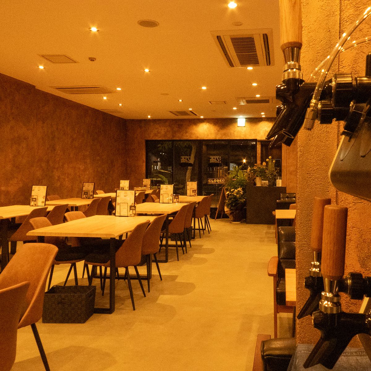 お洒落な店内と見た目も美しい料理は女性のお客様に大人気です！