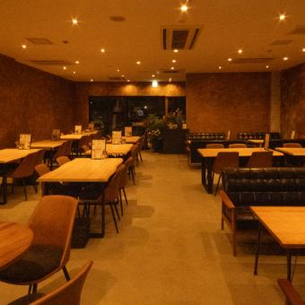 当店は貸切のご対応も承っております!40名様からご利用が可能で、最大で約70名様までのご対応が可能です。大人数での歓送迎会や、サークルのパーティーなど様々なシーンでご活用いただけます!店内はお洒落な雰囲気になっておりますので、招かれたお客様にも大変好評を頂いております!ご宴会に最適なコースもございます!