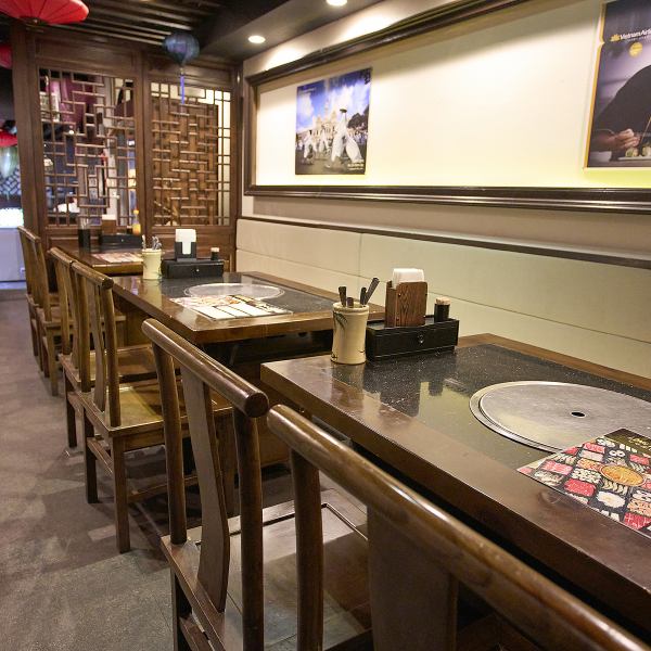 【エキゾチックな饗宴】ベトナムの風景を眺めながら、エスニック料理を楽しむ贅沢なひととき。ロンディンは多彩な宴会に対応いたします。広がる風景と共に、珠玉の料理を堪能。華やかな雰囲気に包まれながら心地よい時間が流れる。ベトナムの情熱が込められた料理は、心に深い感動を残します。最高のひとときを過ごせます◎