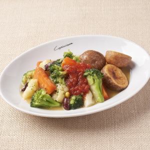 Warm vegetables with butter flavor and fried potatoes