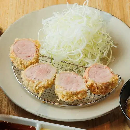 ランチはヘレカツで舌鼓♪