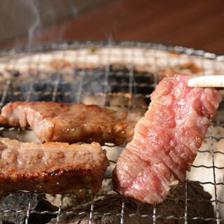 【ちょい飲みセット】カルビとホルモン3種に生ビールが付いた全7品 1980円