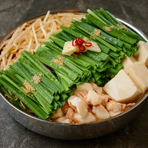 ＜名物の濃厚もつ鍋＞
