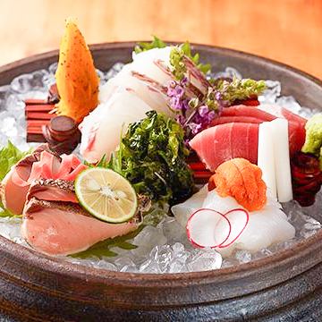 <Oguraya specialty fresh fish platter>