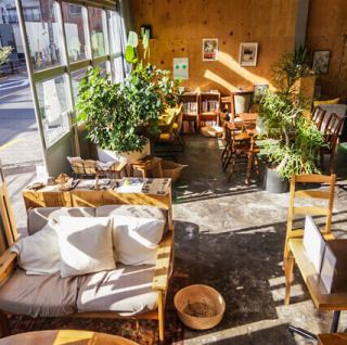 4名掛けのソファー席が1席あります。