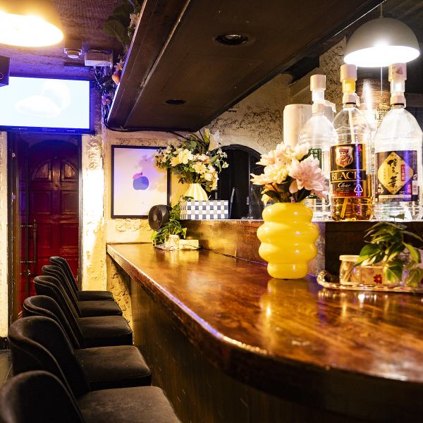 お一人様でのご利用にピッタリなカウンターのお席をご用意しております！周りの雰囲気を気にせずゆったりとお酒をお楽しみいただけます◎ママの接客も当店の魅力♪是非1度ご来店ください！