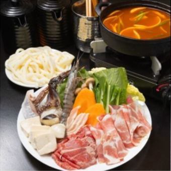 【海鮮チゲ鍋1人前】ピリッと辛いスープに溶けだした魚介の旨みがたまらない♪2000円(税込)