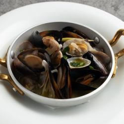 ムール貝とあさりの白ワイン蒸し