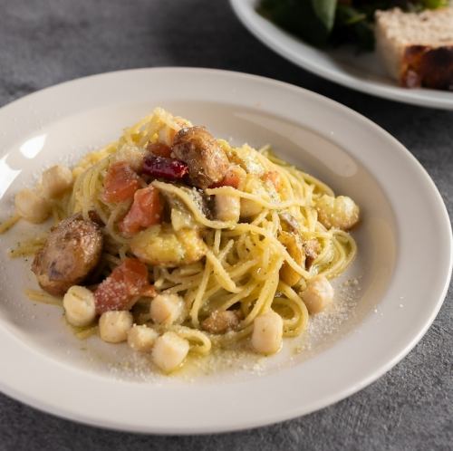 ごはんの大盛り+100円、パスタの大盛り+100円でご用意できます。