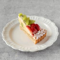 国産キウイといちごのタルト