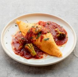 海老とブロッコリーと自家製トマトソースのオムライス