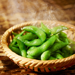 Salt-boiled green soybeans
