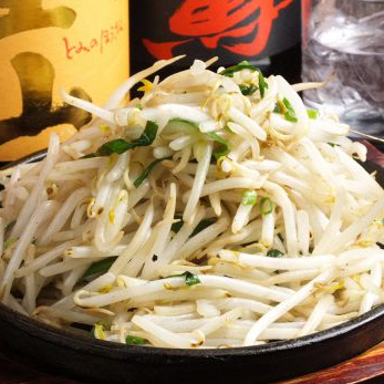 Heaping servings of stir-fried bean sprouts
