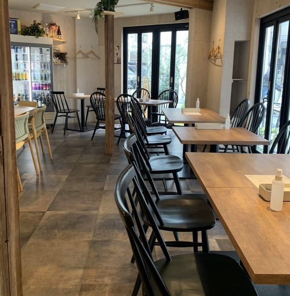 Counter and table seats are available.It is a shop that even one person can feel free to use.Please feel free to stop by on your way home from work or shopping.