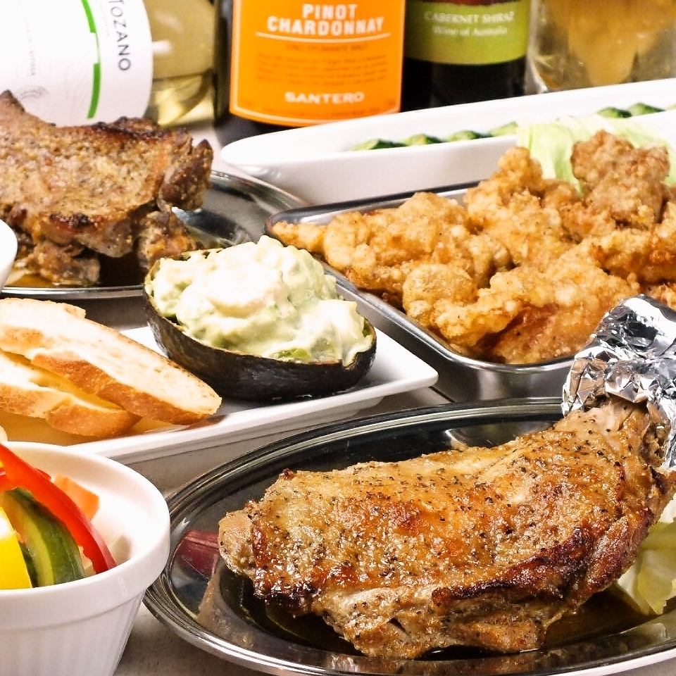 With fried chicken and chicken with bones! We recommend the course with all-you-can-drink in the 3000 yen range!