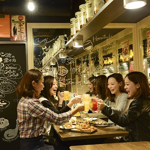A 4-minute walk from Takasaki Station, the stylish bar is a spacious store with a feeling of openness ♪ If you want to get excited, here! The cozy atmosphere is very popular with customers !! Standing drinks and crispy meals are OK ★ Of course, banquets and girls We also accept meetings and joint parties! If you are looking for a fashionable bar in Takasaki, please feel free to contact Buri Chicken ★
