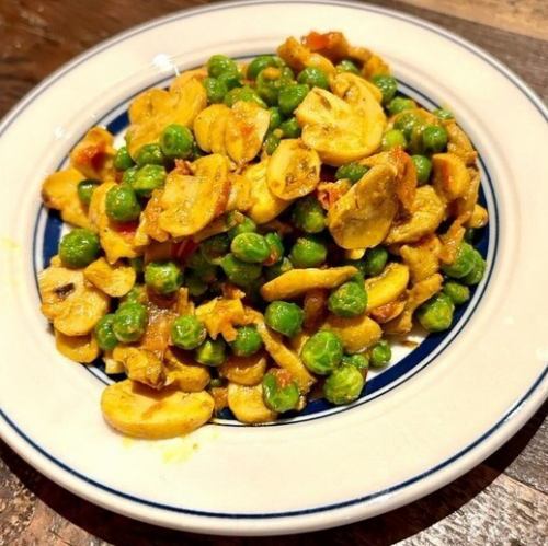 キノコ・グリーンピースのアチャ(マリネサラダ)