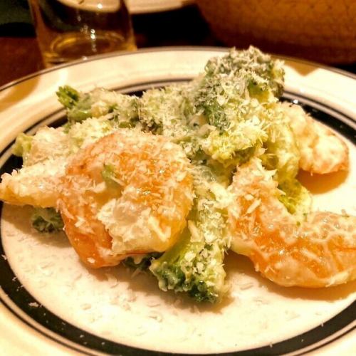 海老とブロッコリーのサンボル(ココナッツファインの和え物)